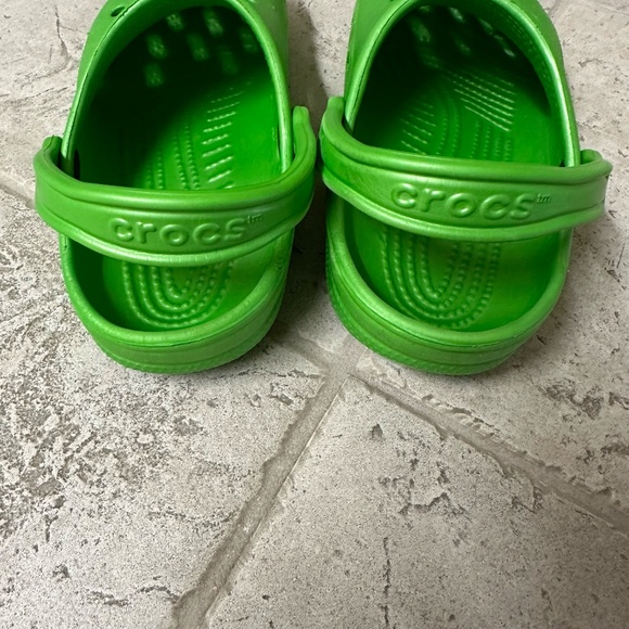 Bright Green Crocs - W Size 6 - 7 - Picture 3 of 6